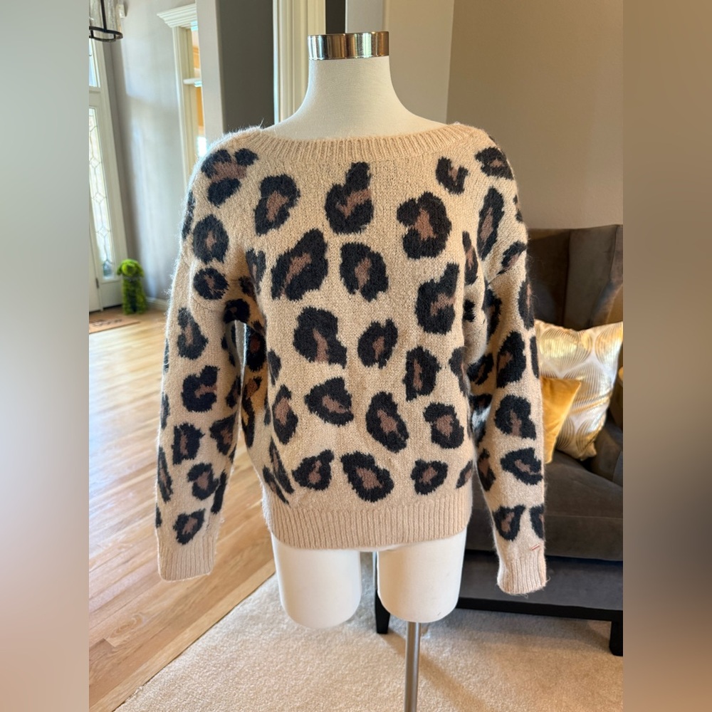 Victoria’s Secret Pink Sweater (Size XS)